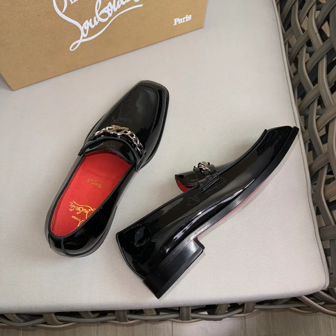 [CL red-soled shoes] Top P: 1020💰 Size 39-44 (⚠️38.45.46 custom-made, non-refundable and non-exchangeable) 🆑High-end men's business formal leather shoes, classic red-soled shoes | Fabric: Original imported first-layer cowhide, iconic rivet decoration | Lining: water-dyed cowhide lining Outsole: red cowhide outsole imported from Italy Brand: Christia*.Loubouti* 🆑 High-end men's business dress shoes | classic red soled shoes | Upper: original imported first layer cowhide iconic rivet decoration | Linning: Water dyed cow skin inner Outsole: red cowhide outsole imported from Italy Size: 39-44 (38.45.46 customized) Brand: Christia*.Loubouti*